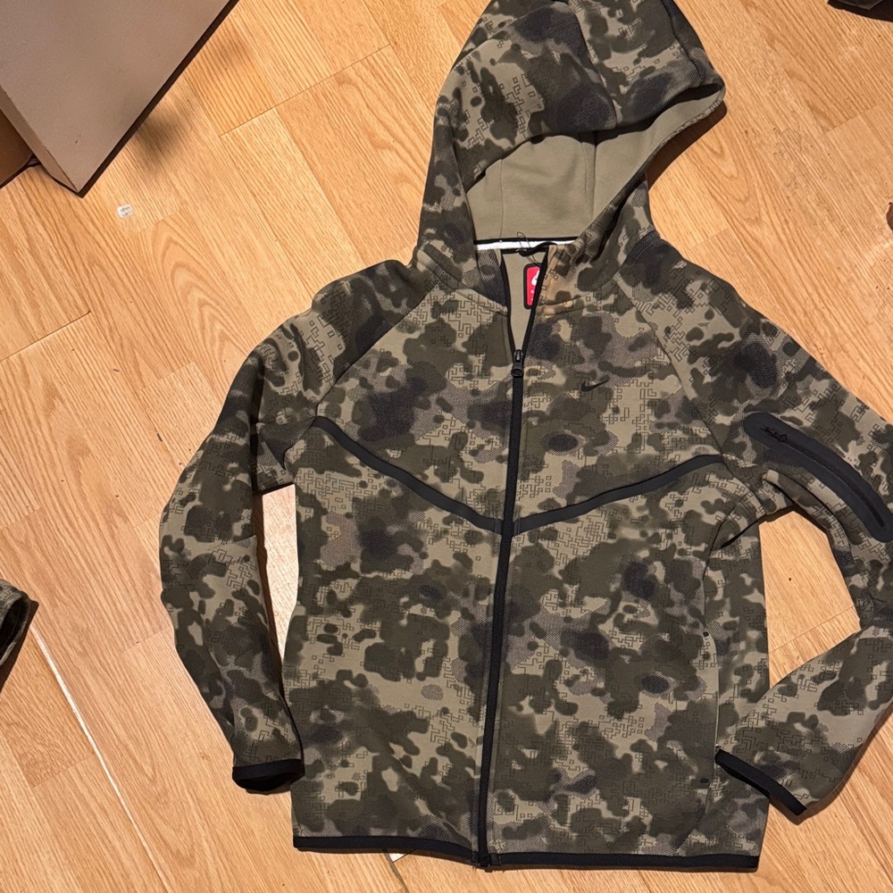 Nike tech Camo Zip-Up Hoodie - Green and Black